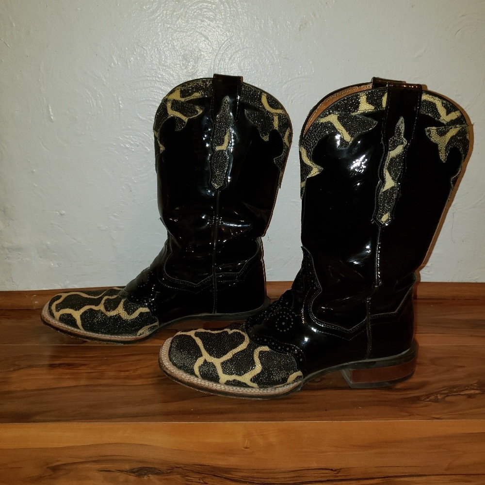 Square toe stingray cowboy boots
